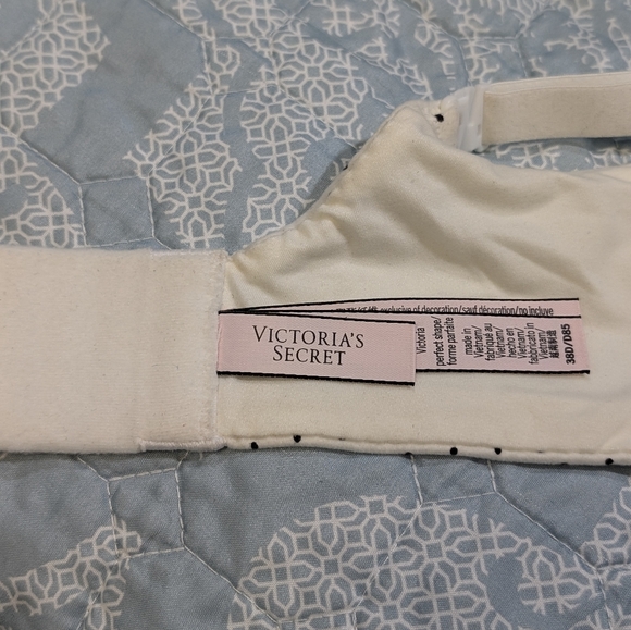 Victoria Secret - Picture 4 of 7